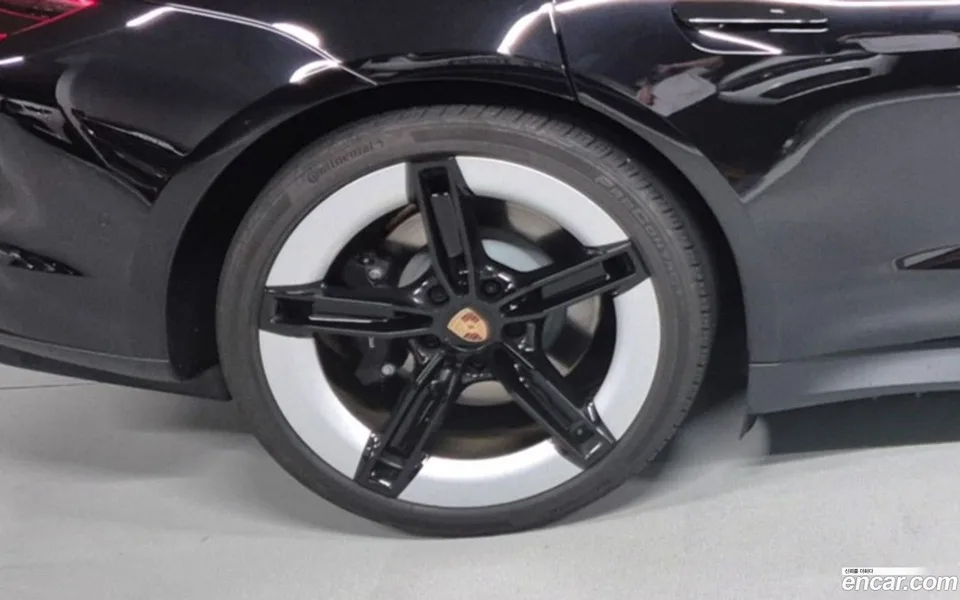 Porsche Taycan 4 2025 — миниатюра 5