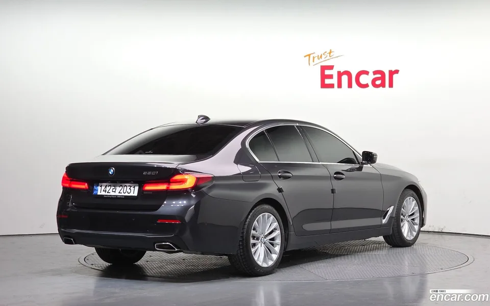 BMW 5 Series 530i 2022 — миниатюра 2