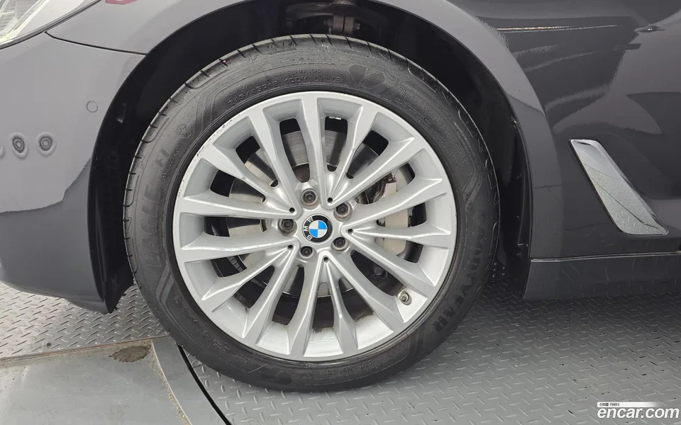 BMW 5 Series 530i 2022 — миниатюра 5
