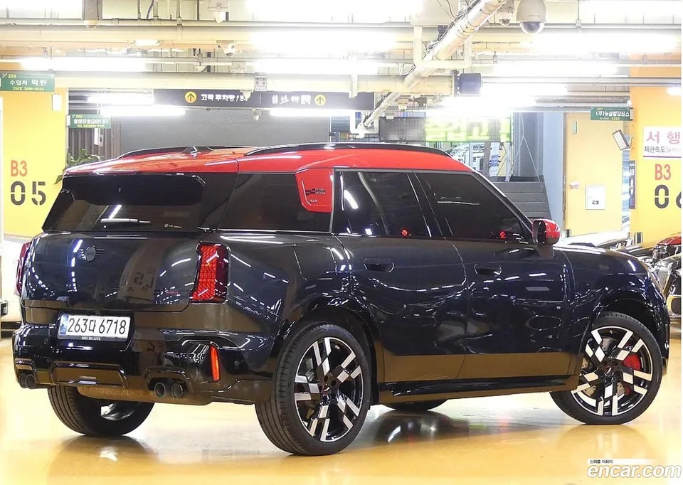 MINI Cooper S Countryman ALL4 JCW 2024 — миниатюра 2