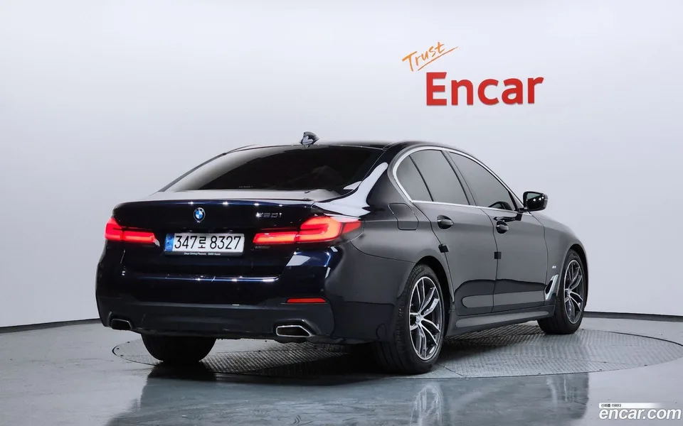 BMW 5 Series 520i M 2023 — миниатюра 2