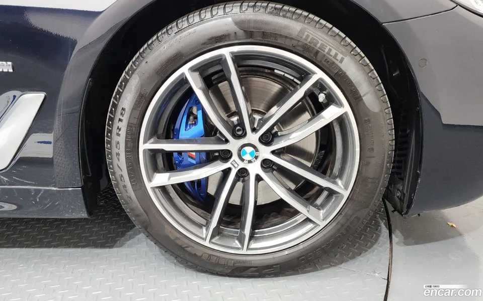 BMW 5 Series 520i M 2023 — миниатюра 5