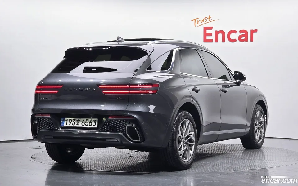 Genesis GV70 2.5T AWD 2022 — миниатюра 2