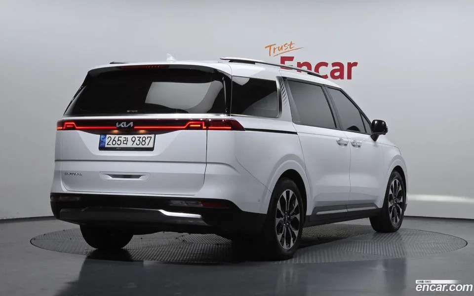 Kia Carnival 7 2023 — миниатюра 2