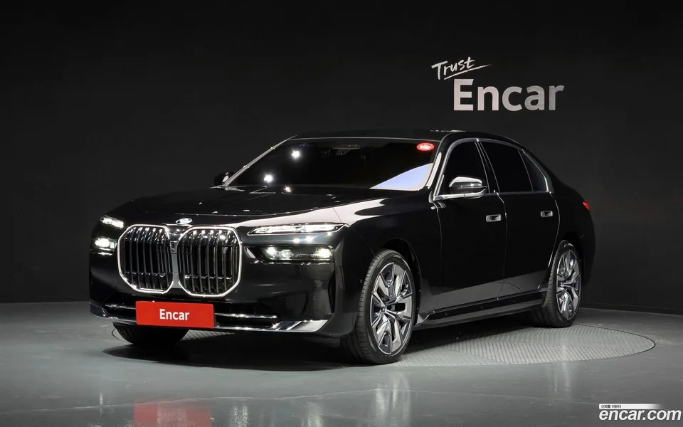 BMW i7 xDrive 60 2022 — фото 1, купить с доставкой в Москву