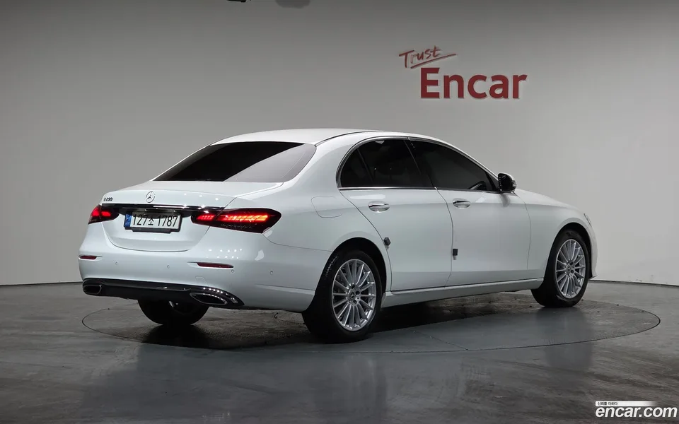 Mercedes-Benz E-Class E250 2022 — миниатюра 2