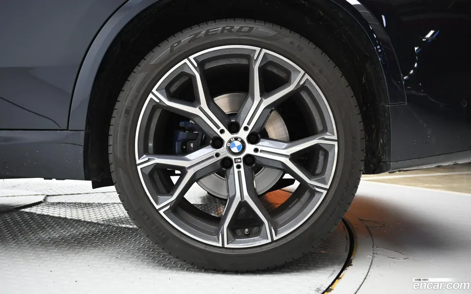 BMW X5 xDrive 40i M 2022 — миниатюра 5