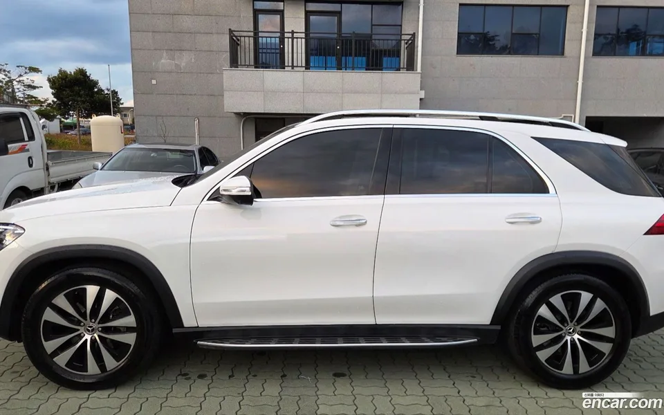 Mercedes-Benz GLE-Class GLE300d 4MATIC 2024 — миниатюра 4