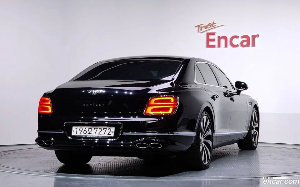 Bentley Flying Spur 4.0 2023 — миниатюра 2
