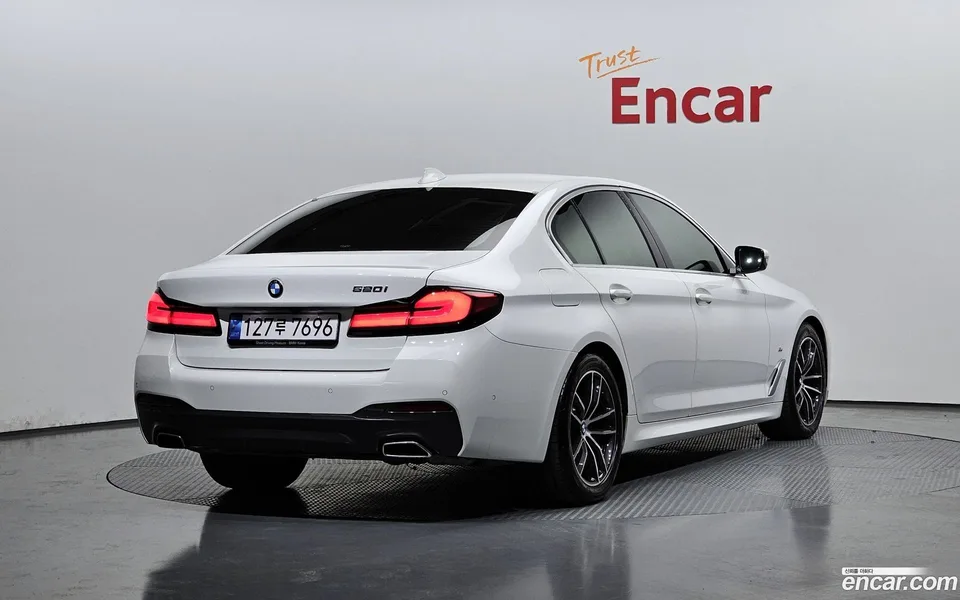 BMW 5 Series 520i M 2022 — миниатюра 2