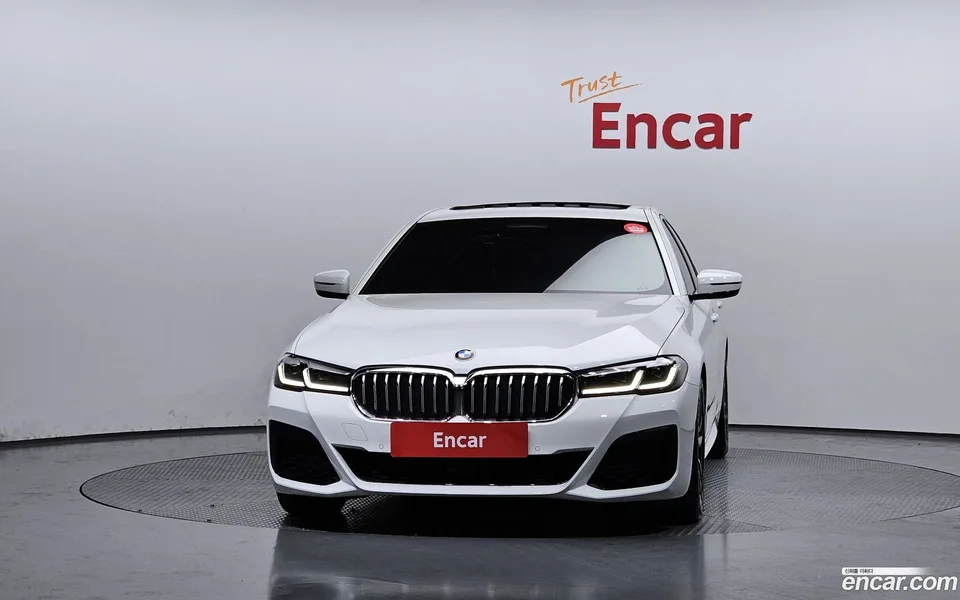 BMW 5 Series 520i M 2022 — миниатюра 3