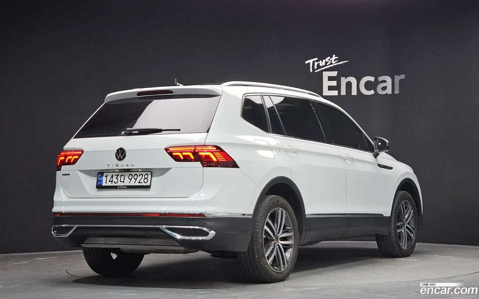 Volkswagen Tiguan Allspace 2.0 TSI 2023 — миниатюра 2