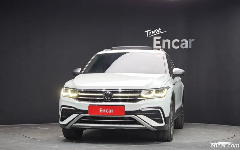 Volkswagen Tiguan Allspace 2.0 TSI 2023 — миниатюра 3
