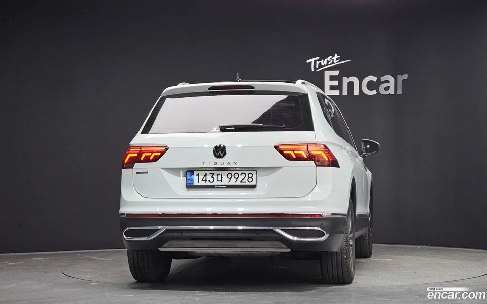 Volkswagen Tiguan Allspace 2.0 TSI 2023 — миниатюра 4