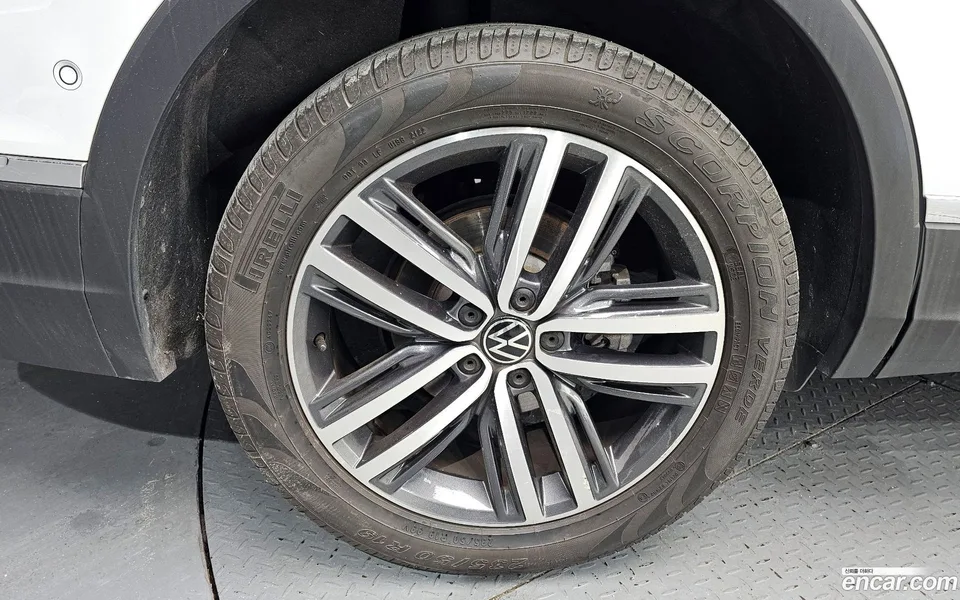 Volkswagen Tiguan Allspace 2.0 TSI 2023 — миниатюра 5