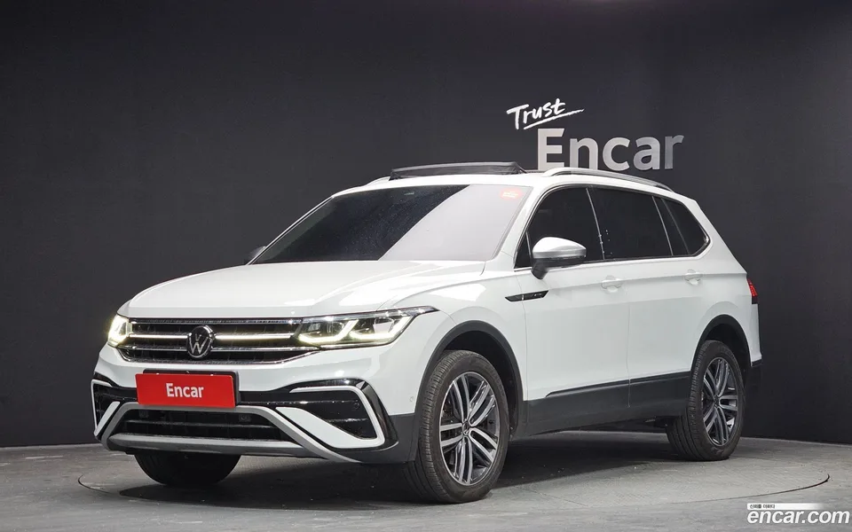 Volkswagen Tiguan Allspace 2.0 TSI 2023 — фото 1, купить с доставкой в Москву