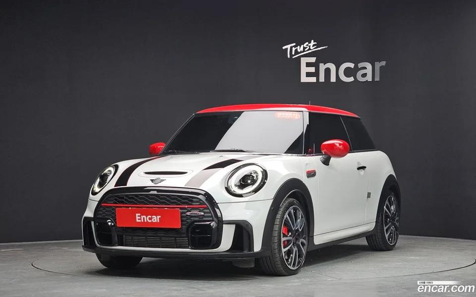 MINI Cooper S JCW 2024 — фото 1, купить с доставкой в Москву