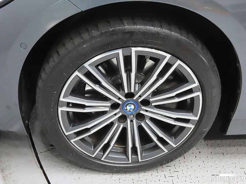BMW 3 Series 320e M 2022 — миниатюра 5