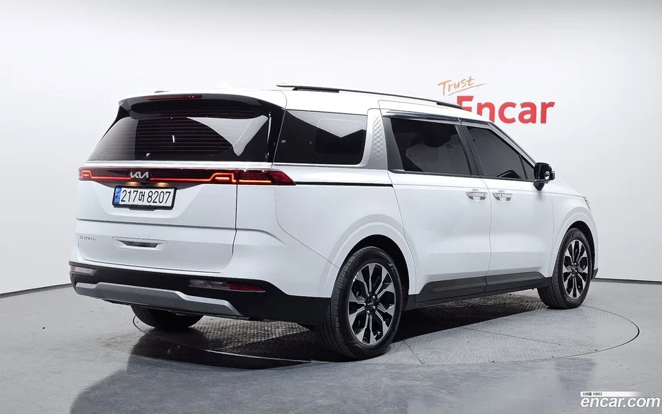 Kia Carnival 9 2022 — миниатюра 2