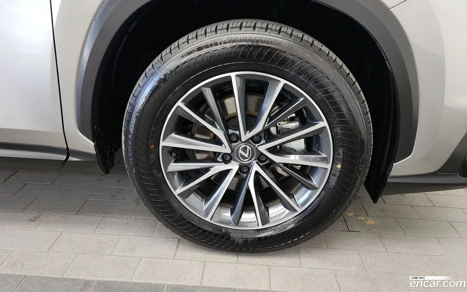 Lexus NX 450h+ 2025 — миниатюра 5