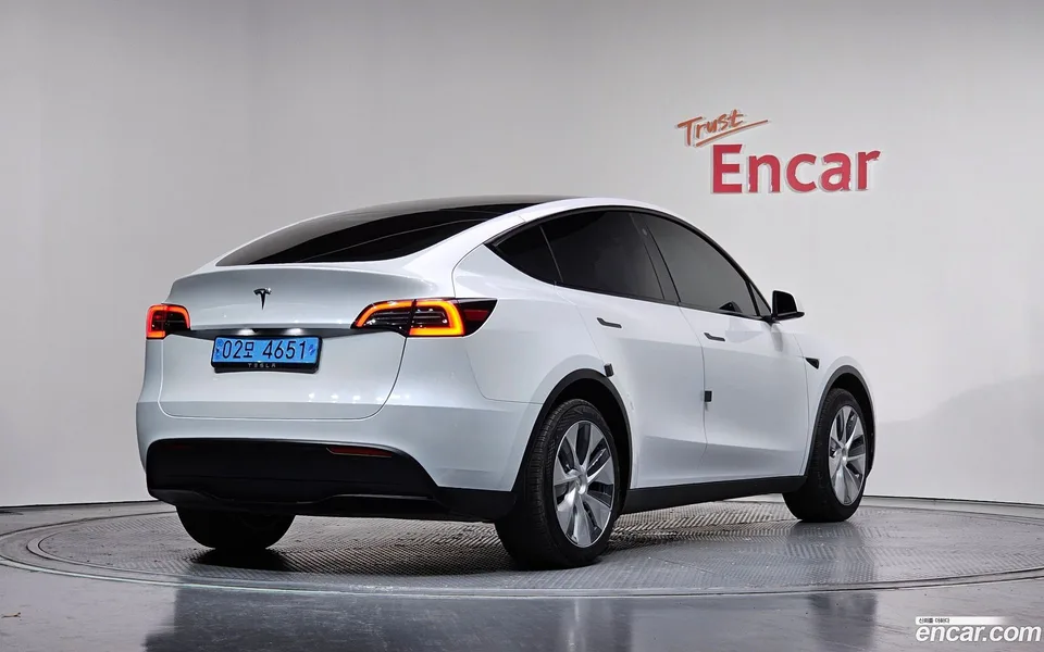 Tesla Model Y RWD 2024 — миниатюра 2
