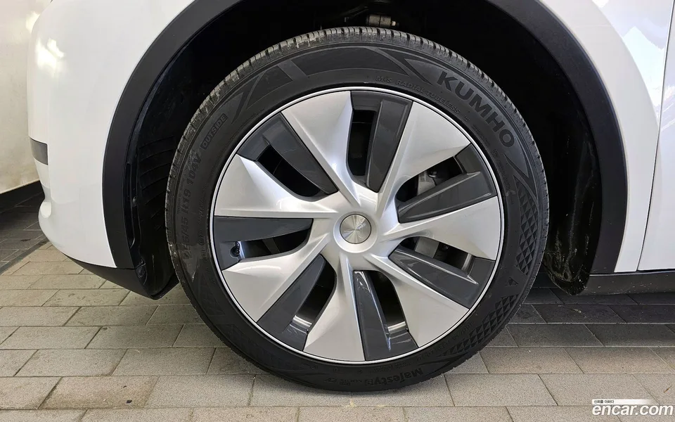 Tesla Model Y RWD 2024 — миниатюра 5