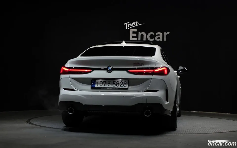 BMW 2 Series Gran Coupe 220i M 2023 — миниатюра 4