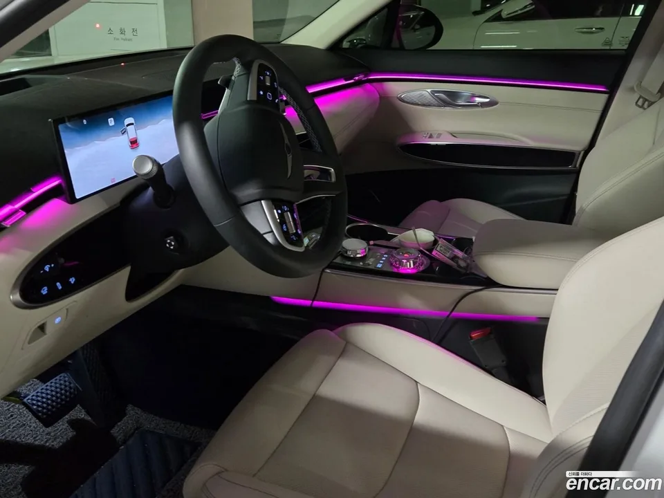 Genesis GV70 2.5T 2WD 2025 — фото 1, купить с доставкой в Москву