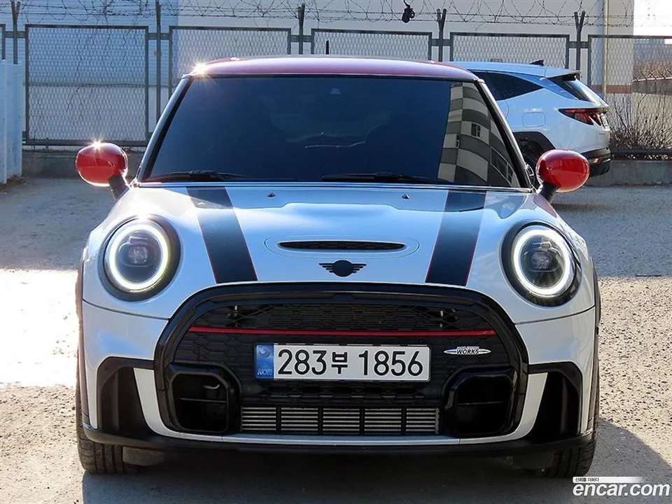 MINI Cooper S JCW 2024 — фото 1, купить с доставкой в Москву