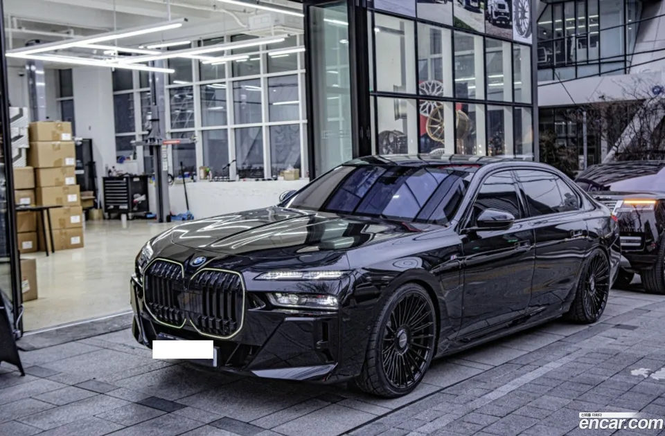 BMW 7 Series 750e xDrive M 2024 — миниатюра 5