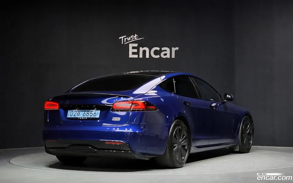 Tesla Model S 2023 — миниатюра 2