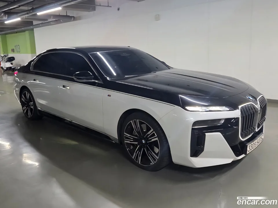 BMW 7 Series 750e xDrive M 2023 — миниатюра 3