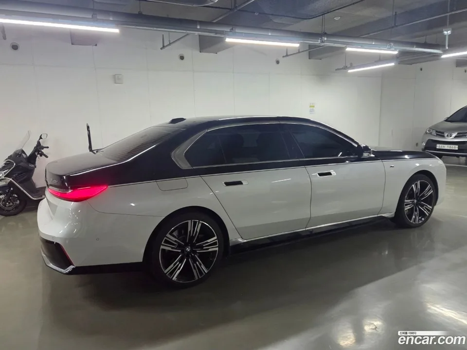 BMW 7 Series 750e xDrive M 2023 — миниатюра 4