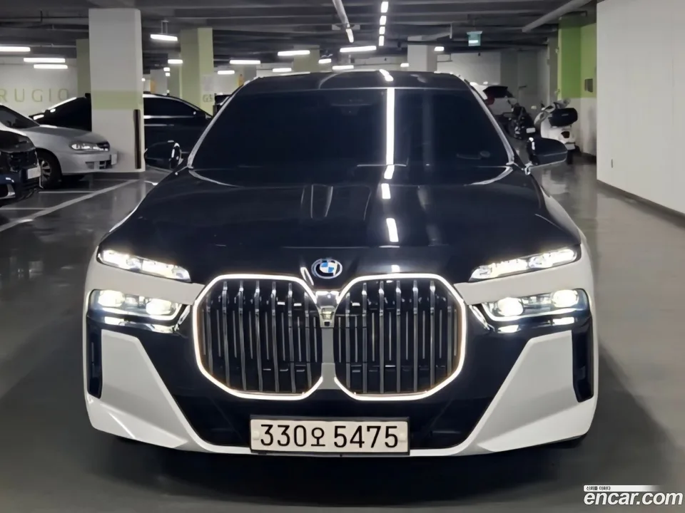 BMW 7 Series 750e xDrive M 2023 — фото 1, купить с доставкой в Москву
