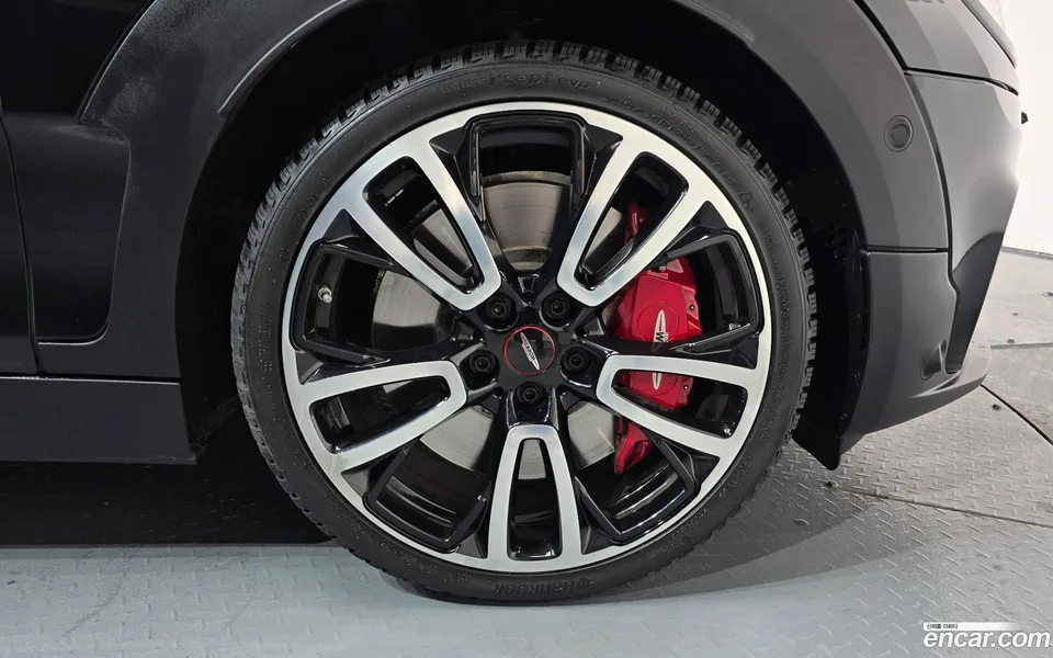 MINI Cooper S Clubman JCW 2023 — миниатюра 5