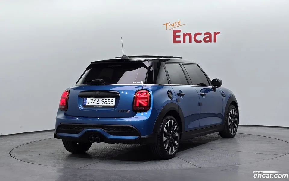 MINI Cooper S 5 2023 — миниатюра 2