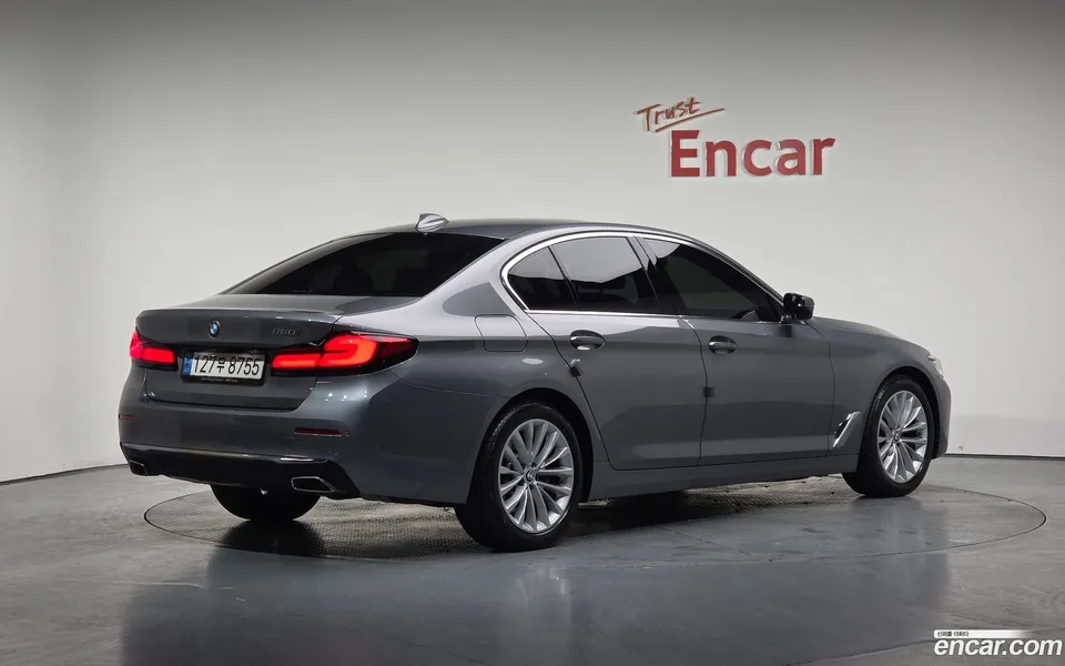 BMW 5 Series 520i 2023 — миниатюра 2