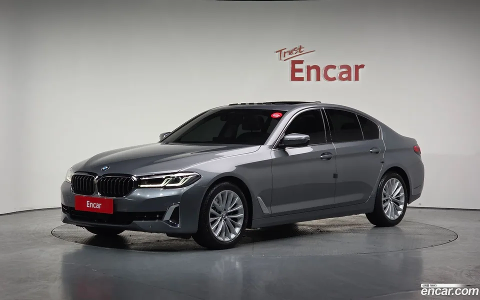 BMW 5 Series 520i 2023 — фото 1, купить с доставкой в Москву