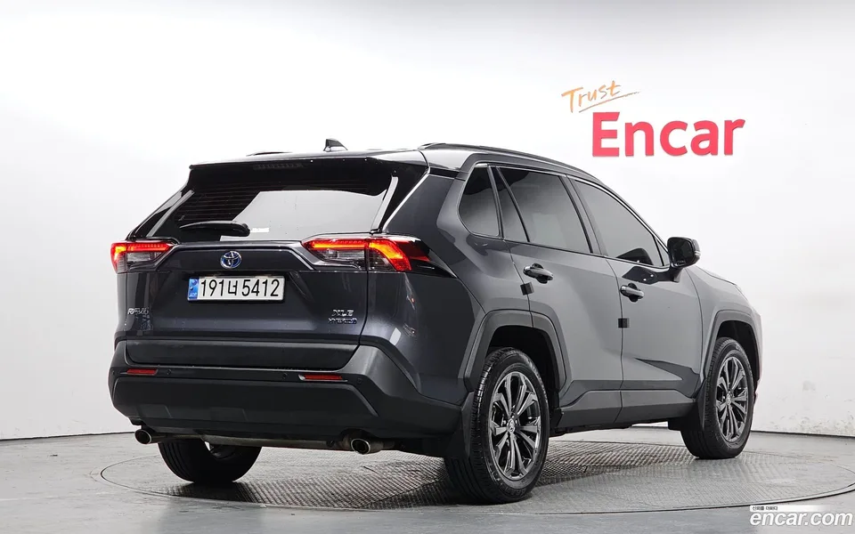 Toyota RAV4 2.5 2WD XLE 2024 — миниатюра 2