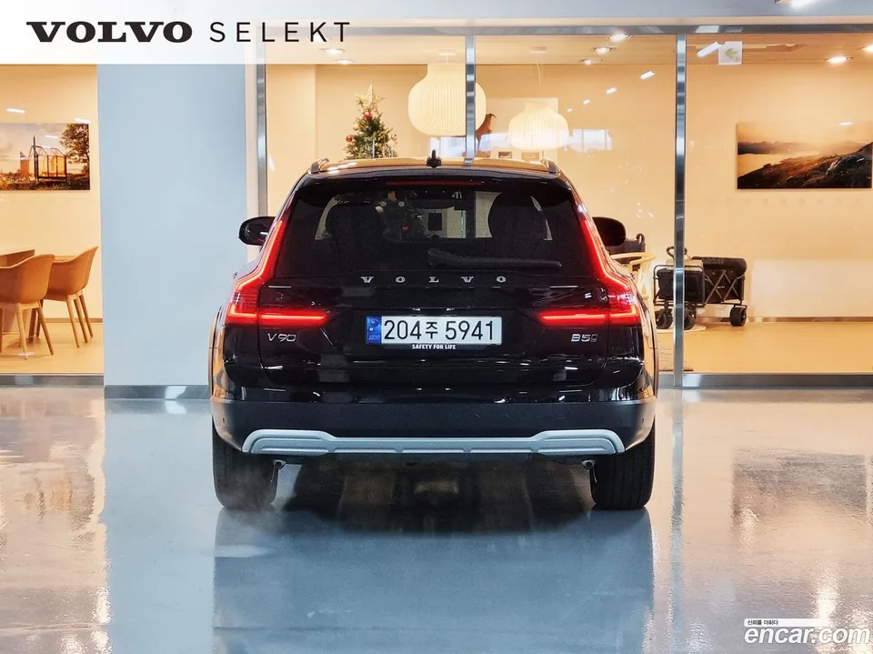 Volvo V90 Cross Country B5 AWD 2024 — миниатюра 4
