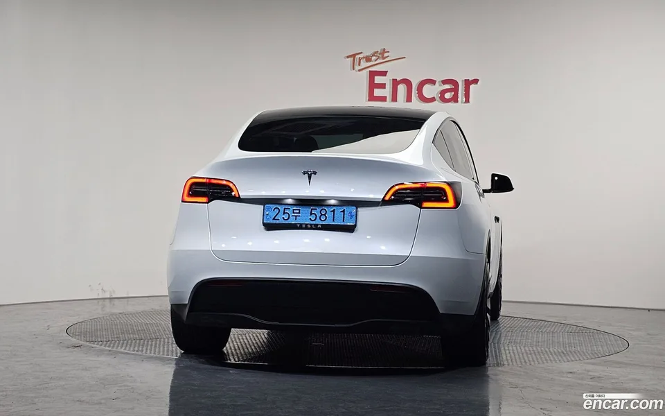 Tesla Model Y RWD 2023 — миниатюра 4
