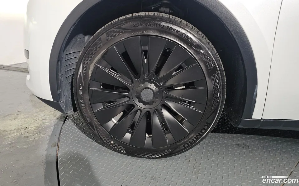 Tesla Model Y RWD 2023 — миниатюра 5