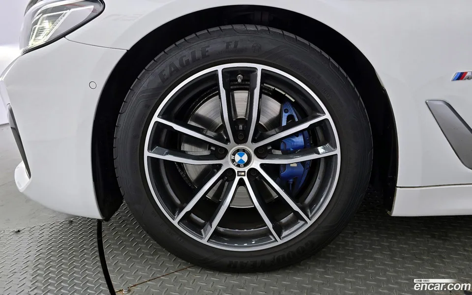 BMW 5 Series 520i M 2023 — миниатюра 5