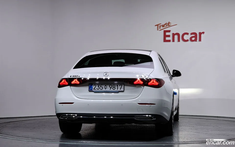 Mercedes-Benz E-Class E350e 4MATIC 2025 — миниатюра 4