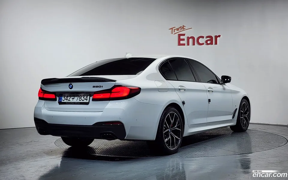 BMW 5 Series 520i M 2022 — миниатюра 2