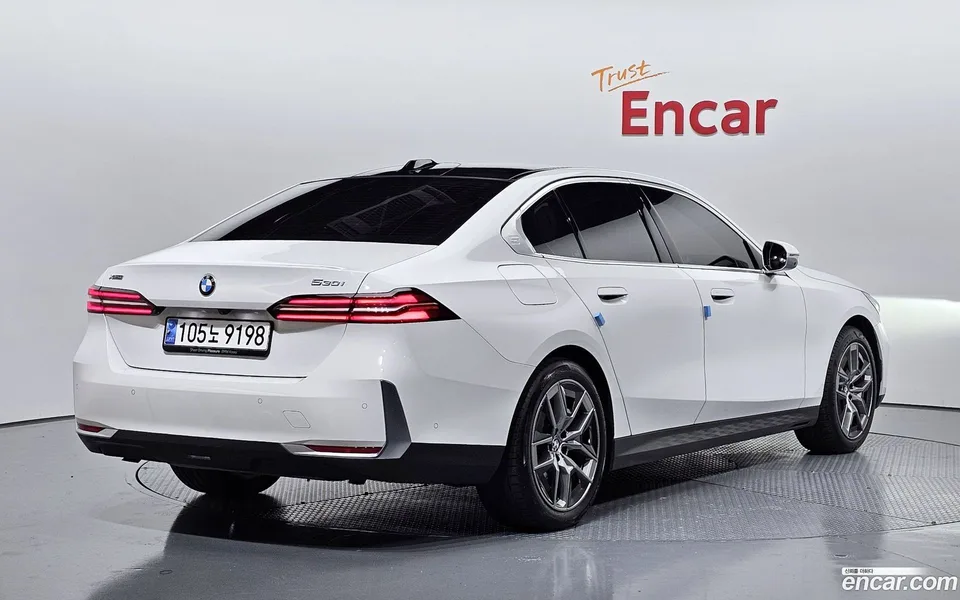 BMW 5 Series 530i xDrive 2023 — миниатюра 2