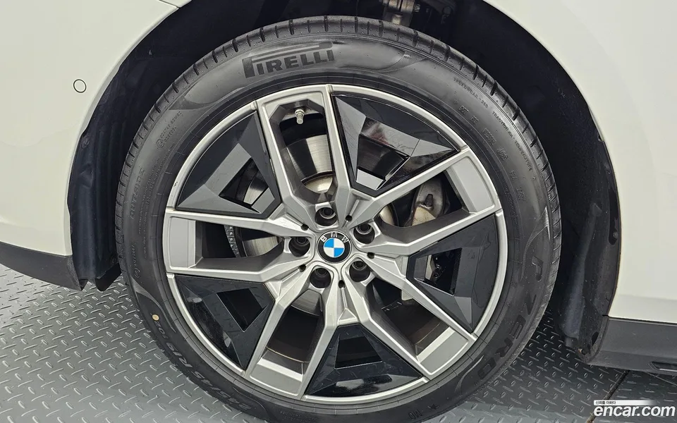 BMW 5 Series 530i xDrive 2023 — миниатюра 5