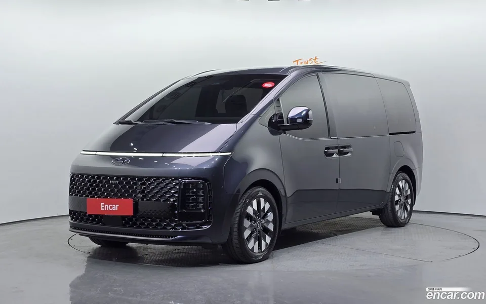 Hyundai Staria 4WD 7 2022 — фото 1, купить с доставкой в Москву