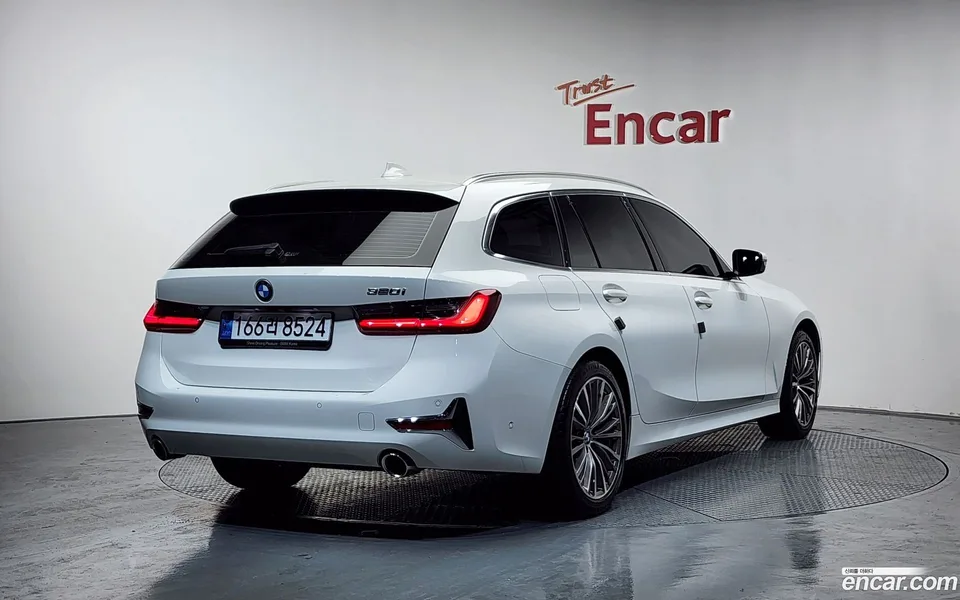 BMW 3 Series 320i 2022 — миниатюра 2