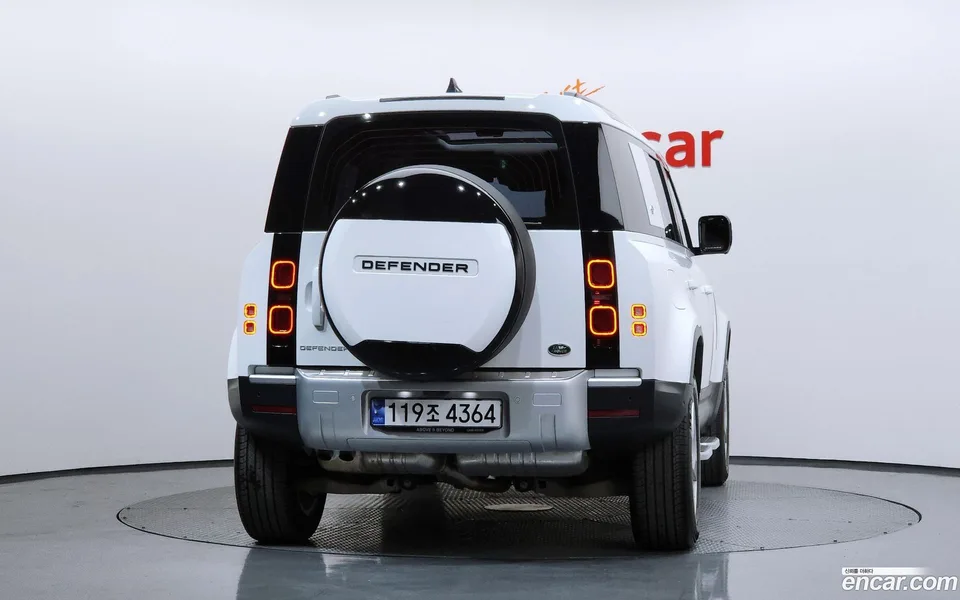 Land Rover Defender 110 D300 HSE 2023 — миниатюра 4
